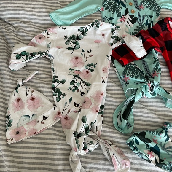 Sold-Sleep sack and hats - Picture 3 of 3